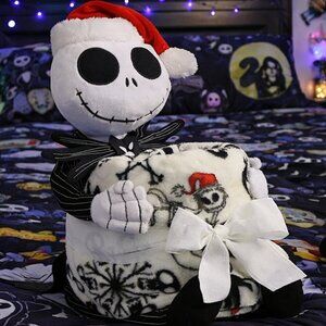 🎄🎃🖤 Disney’s NBC Jack Skellington Holiday Pillow Buddy and Throw Set